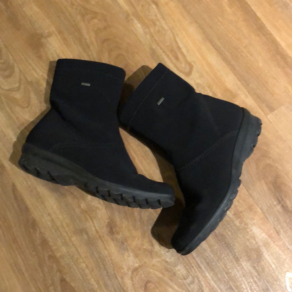Gore-tex stretchy and waterproof shoes
